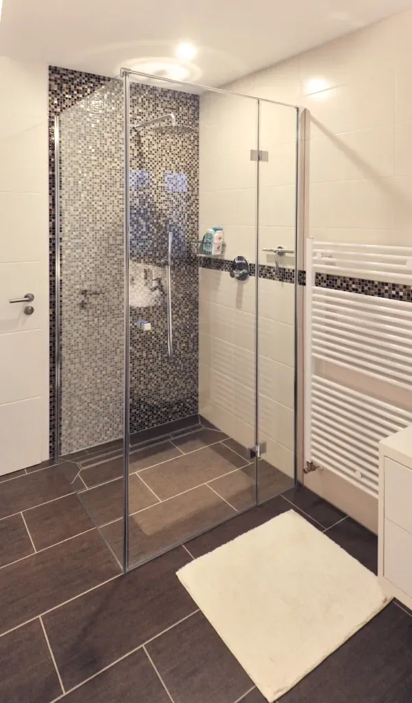 Douche à l'italienne posée par Renova Swiss